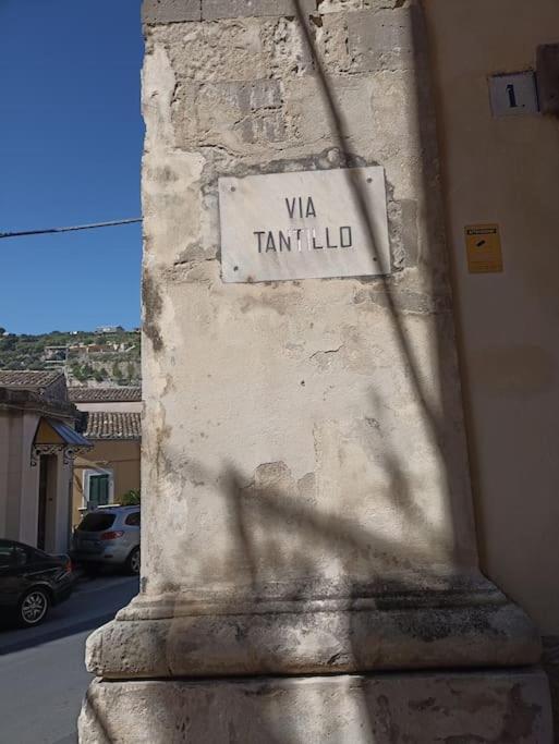 Casa Basilico' A Modica Vicino Duomo S. Giorgio Villa Exterior photo