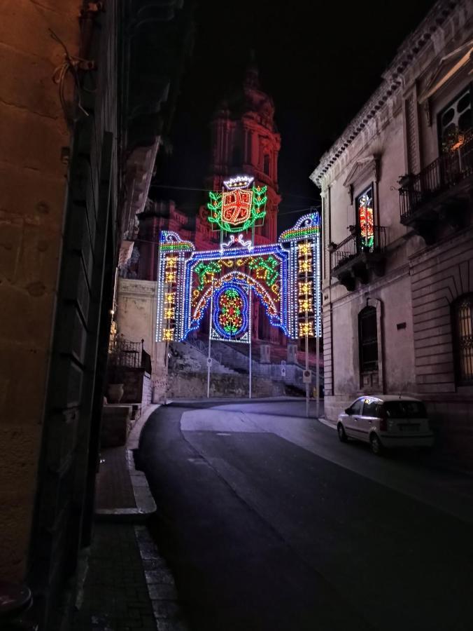 Casa Basilico' A Modica Vicino Duomo S. Giorgio Villa Exterior photo